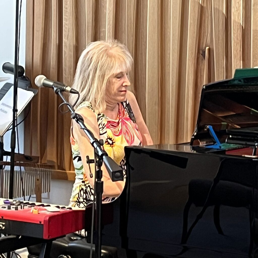 Marilyn Milano in concert